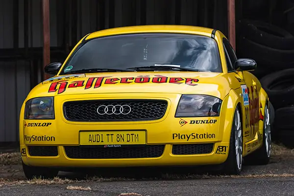 FOLIAWORX Designfolierung Referenzbild Audi TT Racing Design gelb