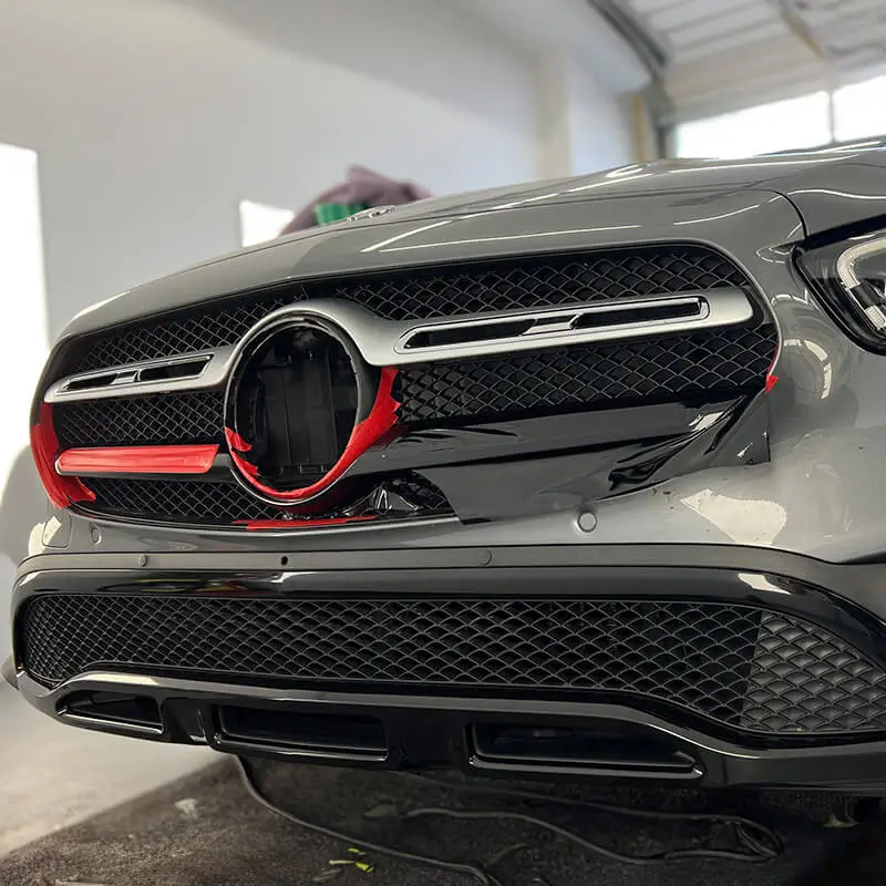 FOLIAWORX Teilfolierung Arbeitsbild Chromeleisten in schwarz