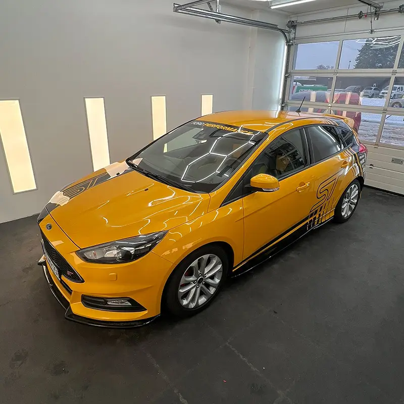 Ford Focus Designfolierung und Scheibentönung